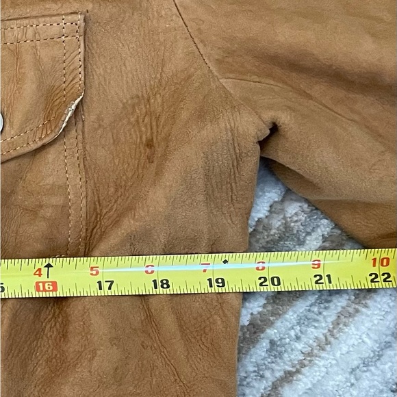 Gorgeous vintage leather lined belted jacket - Picture 6 of 13